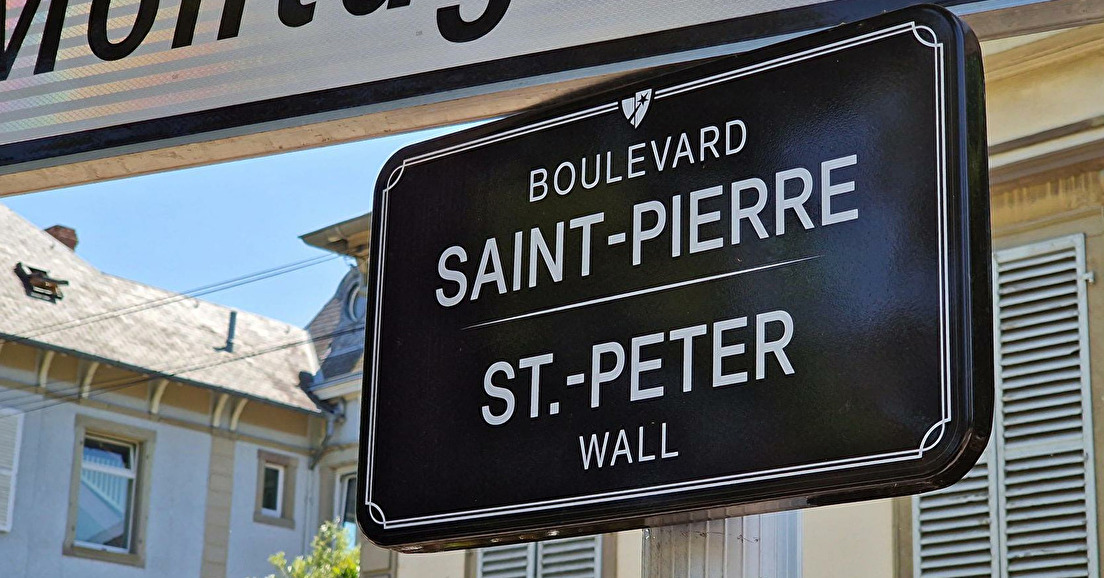 Plaques de rue à Colmar : oui à l’allemand standard et dialectal.