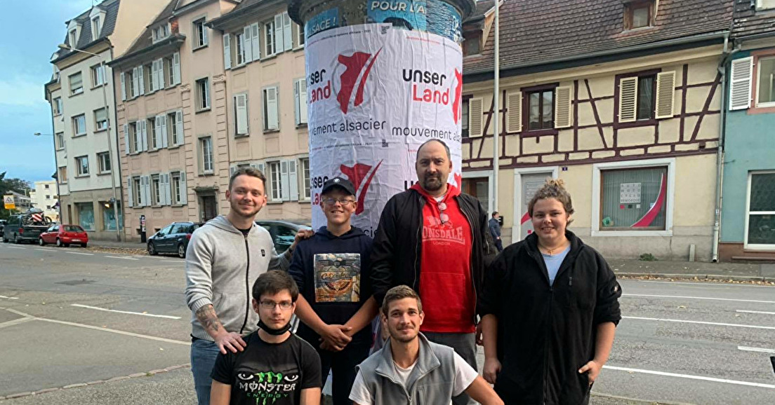 Séances collages, tractages et échanges de la section Jeunes d'Unser Land